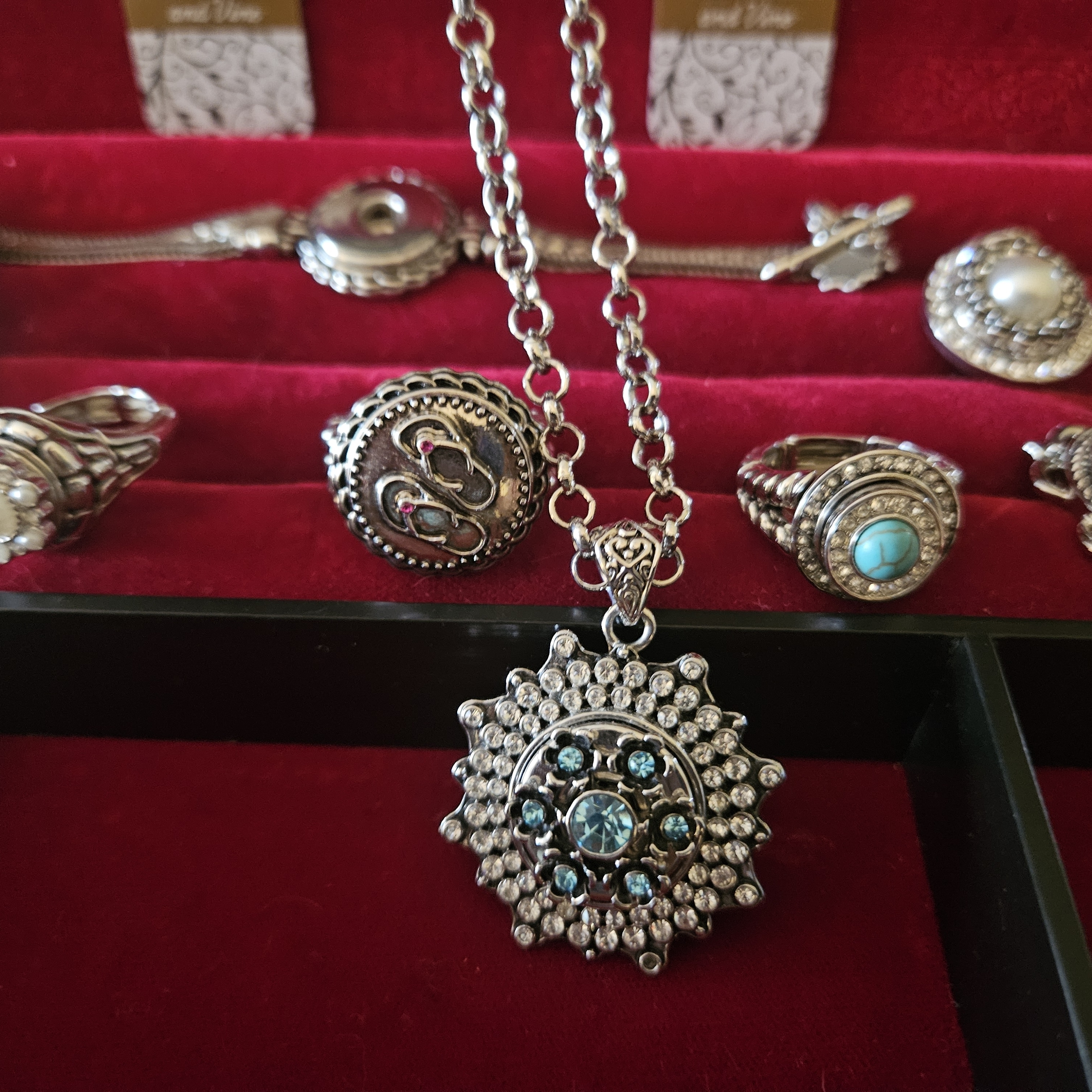 Magnolia And Vine Jewelry Collection 90$